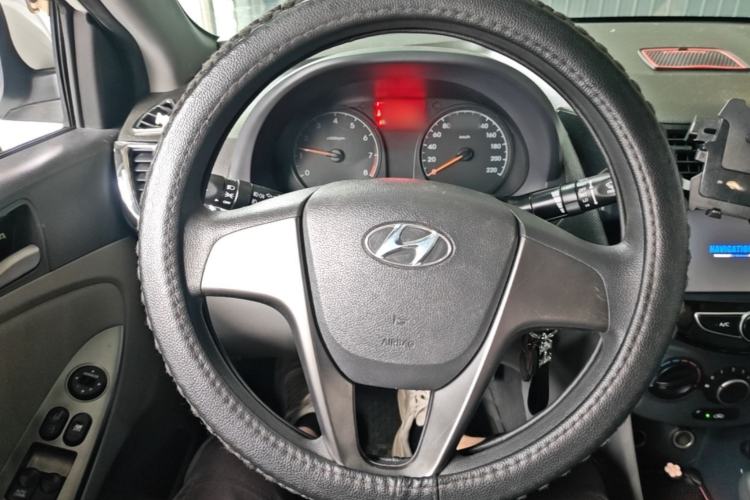 Used Hyundai Verna (older generation) 2014 1.4L Automatic Smart GLS Steering Wheel