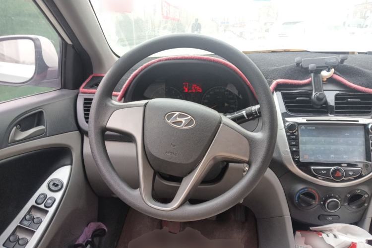 Used Hyundai Verna (older generation) 2014 1.4L Manual Smart GLS Trim Steering Wheel