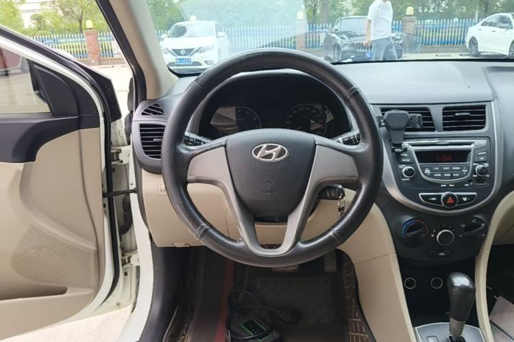 Used Hyundai Verna (older generation) 2014 1.4L Automatic Smart GLS Steering Wheel