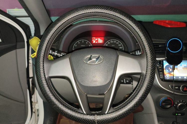 Used Hyundai Verna (older generation) 2014 1.4L Automatic Smart GLS Steering Wheel
