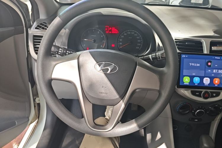 Used Hyundai Verna (older generation) 2014 1.4L Automatic Smart GLS Steering Wheel