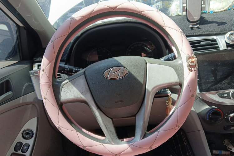 Used Hyundai Verna (older generation) 2014 1.4L Automatic Fashion GS Model Steering Wheel