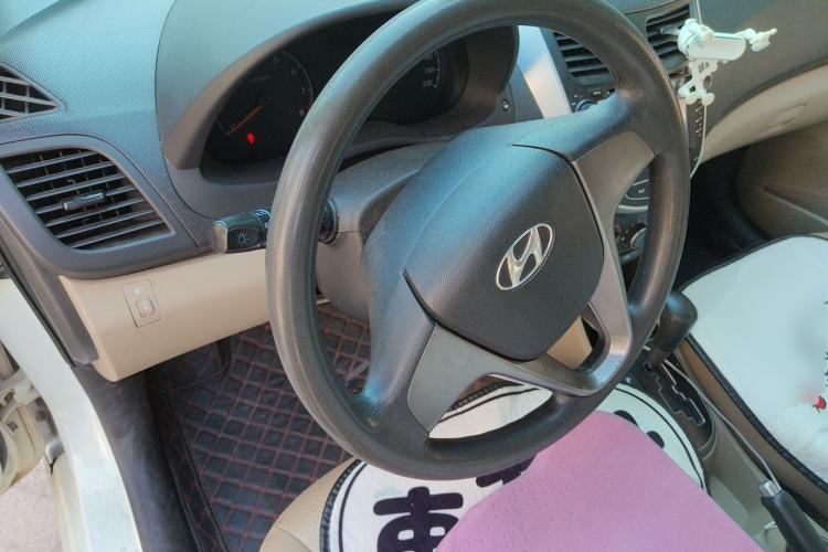 Used Hyundai Verna (older generation) 2014 1.4L Automatic Smart GLS Steering Wheel