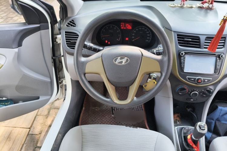 Used Hyundai Verna (older generation) 2014 1.4L Manual Smart GLS Trim Steering Wheel