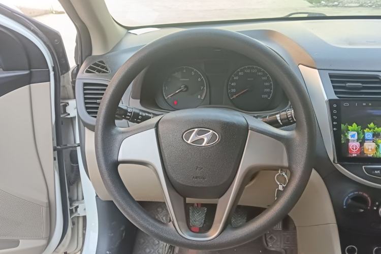 Used Hyundai Verna (older generation) 2014 1.4L Manual Smart GLS Trim Steering Wheel