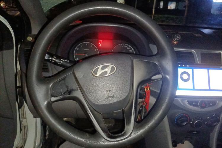 Used Hyundai Verna (older generation) 2014 1.4L Automatic Fashion GS Model Steering Wheel