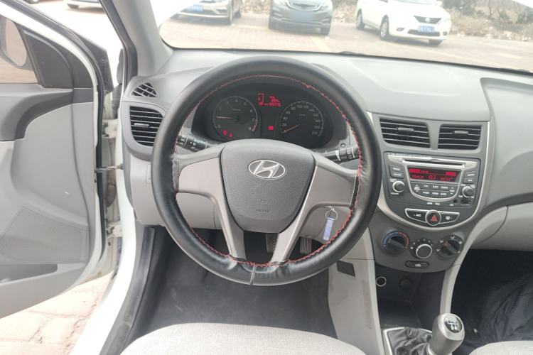 Used Hyundai Verna (older generation) 2014 1.4L Manual Smart GLS Trim Steering Wheel