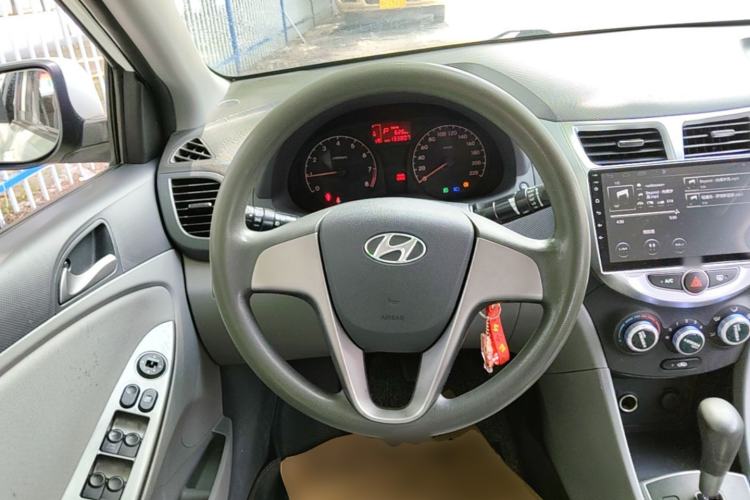 Used Hyundai Verna (older generation) 2014 1.4L Automatic Smart GLS Steering Wheel