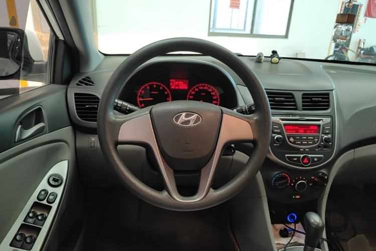 Used Hyundai Verna (older generation) 2014 1.4L Automatic Smart GLS Steering Wheel