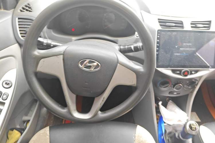 Used Hyundai Verna (older generation) 2014 1.4L Manual Smart GLS Trim Steering Wheel