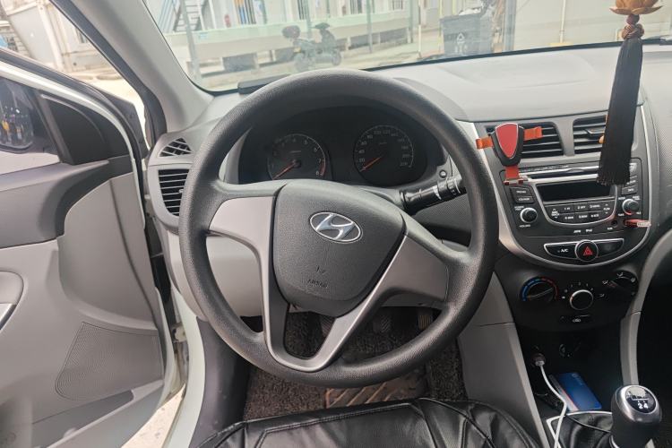 Used Hyundai Verna (older generation) 2014 1.4L Manual Smart GLS Trim Steering Wheel
