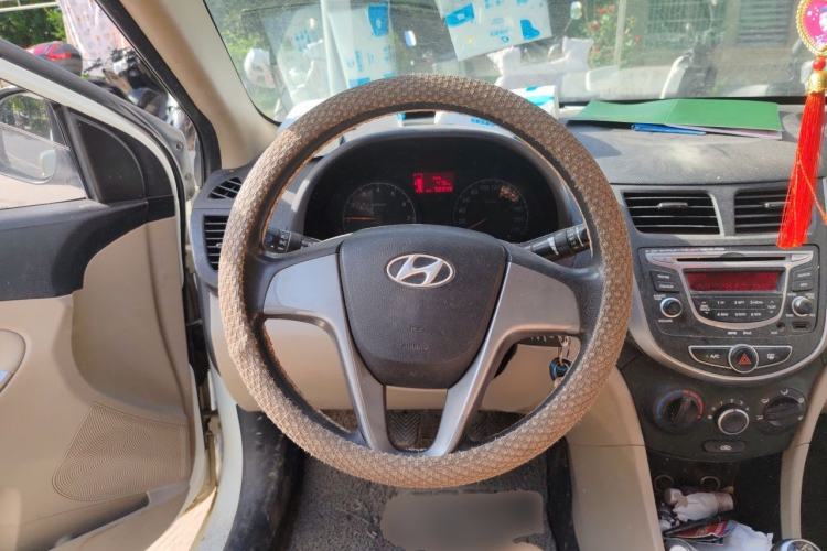 Used Hyundai Verna (older generation) 2014 1.4L Manual Smart GLS Trim Steering Wheel