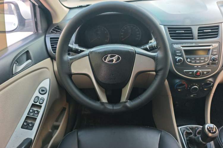 Used Hyundai Verna (older generation) 2014 1.4L Manual Smart GLS Trim Steering Wheel