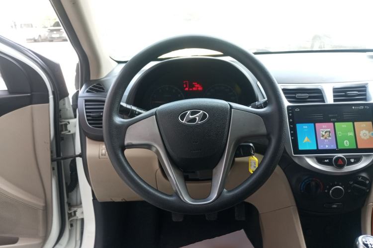Used Hyundai Verna (older generation) 2014 1.4L Manual Smart GLS Trim Steering Wheel