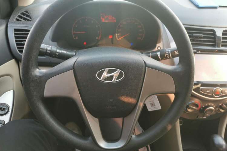 Used Hyundai Verna (older generation) 2014 1.4L Automatic Smart GLS Steering Wheel