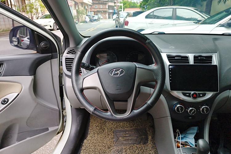 Used Hyundai Verna (older generation) 2014 1.4L Automatic Smart GLS Steering Wheel
