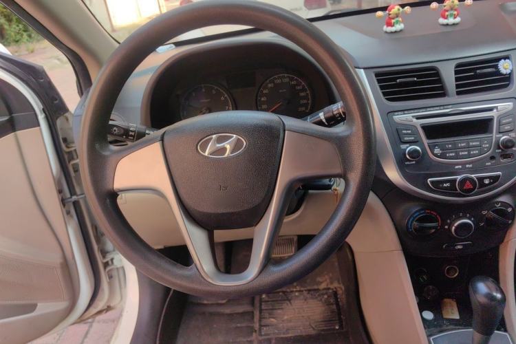 Used Hyundai Verna (older generation) 2014 1.4L Automatic Smart GLS Steering Wheel