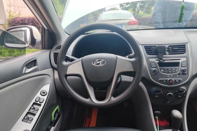 Used Hyundai Verna (older generation) 2014 1.4L Automatic Smart GLS Steering Wheel