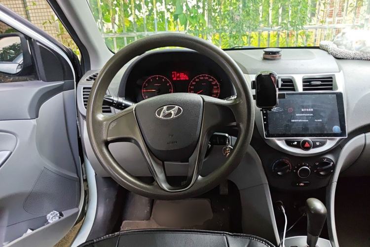 Used Hyundai Verna (older generation) 2014 1.4L Automatic Smart GLS Steering Wheel