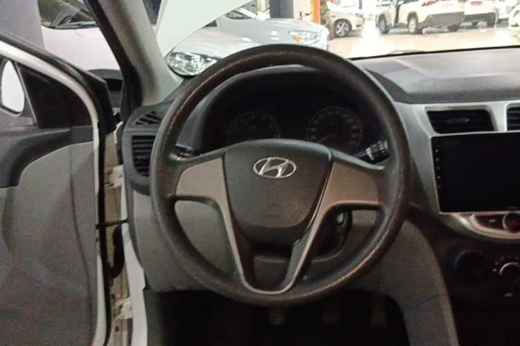 Used Hyundai Verna (older generation) 2014 1.4L Manual Smart GLS Trim Steering Wheel