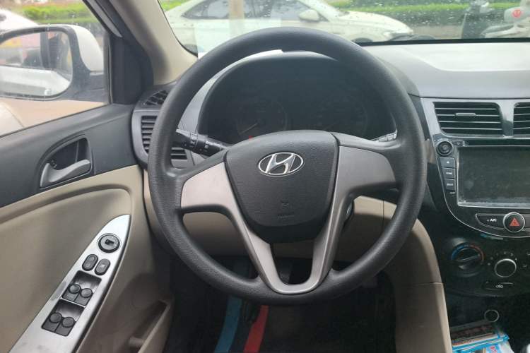 Used Hyundai Verna (older generation) 2014 1.4L Manual Smart GLS Trim Steering Wheel