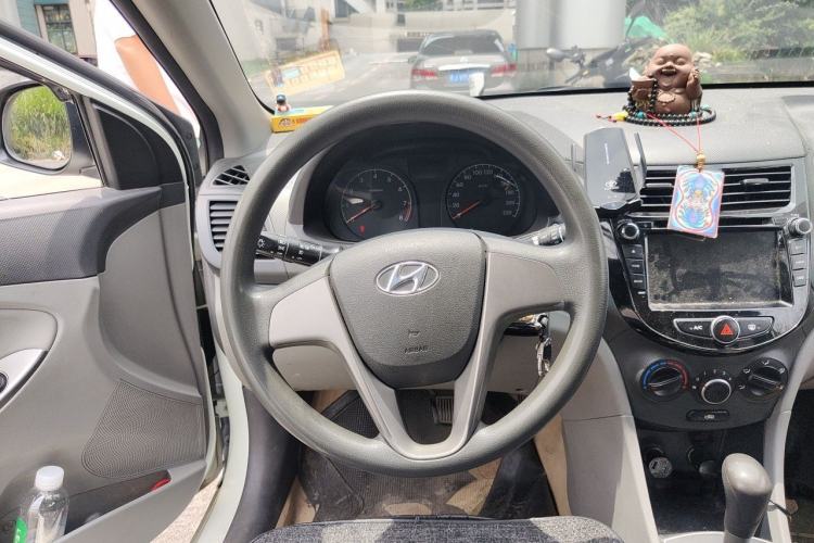 Used Hyundai Verna (older generation) 2014 1.4L Automatic Smart GLS Steering Wheel