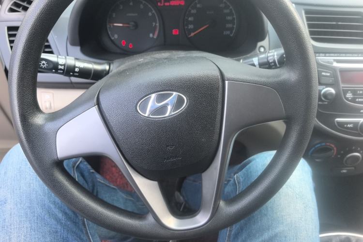 Used Hyundai Verna (older generation) 2014 1.4L Manual Smart GLS Trim Steering Wheel