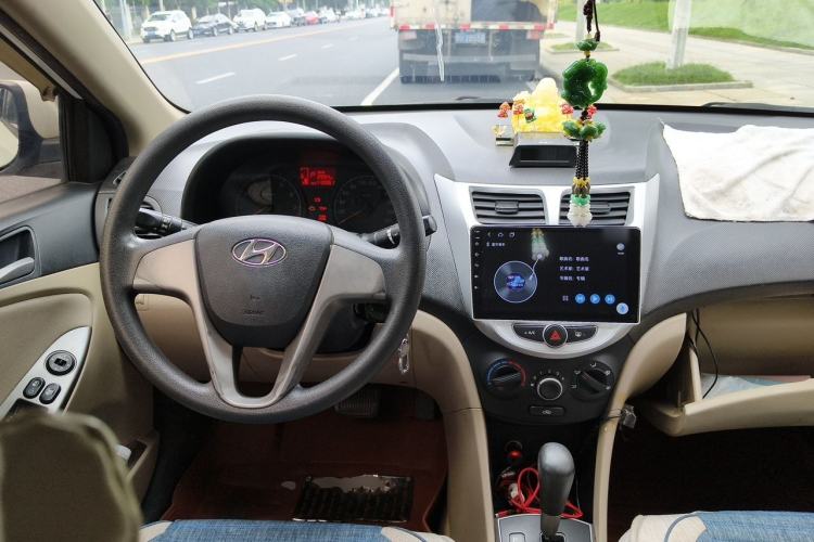 Used Hyundai Verna (older generation) 2014 1.4L Automatic Smart GLS Steering Wheel