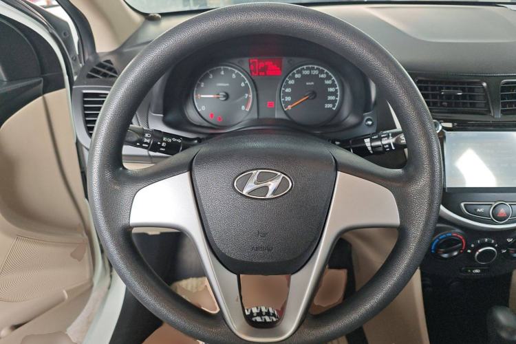 Used Hyundai Verna (older generation) 2014 1.4L Automatic Smart GLS Steering Wheel