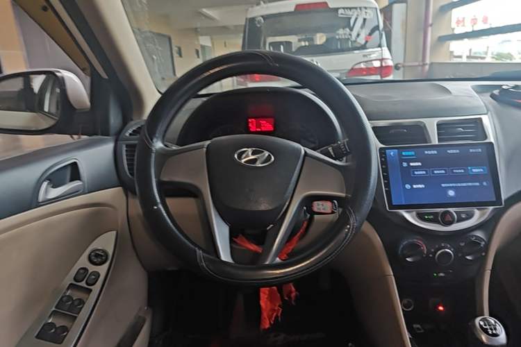 Used Hyundai Verna (older generation) 2014 1.4L Manual Smart GLS Trim Steering Wheel