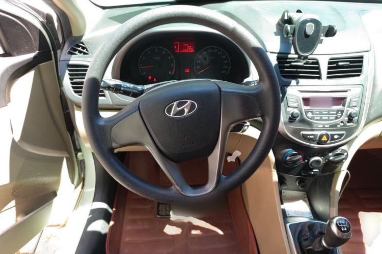 Used Hyundai Verna (older generation) 2014 1.4L Manual Smart GLS Trim Steering Wheel