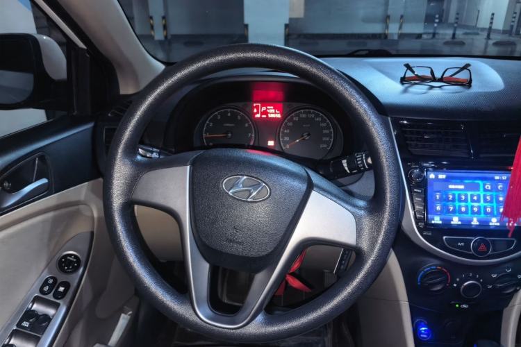 Used Hyundai Verna (older generation) 2014 1.4L Automatic Smart GLS Steering Wheel