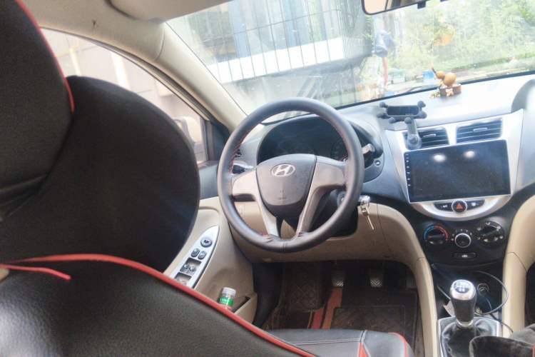 Used Hyundai Verna (older generation) 2014 1.4L Manual Smart GLS Trim Steering Wheel