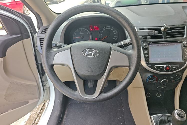 Used Hyundai Verna (older generation) 2014 1.4L Manual Smart GLS Trim Steering Wheel