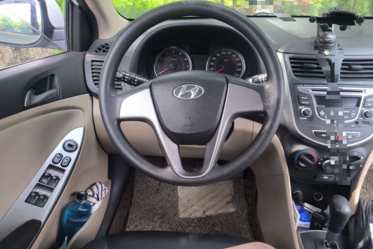 Used Hyundai Verna (older generation) 2014 1.4L Automatic Leading-Edge GLX Steering Wheel