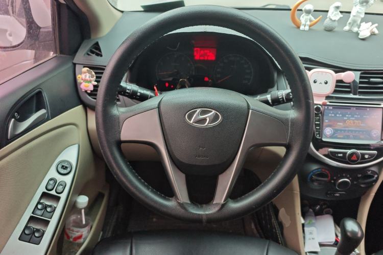 Used Hyundai Verna (older generation) 2014 1.4L Automatic Smart GLS Steering Wheel