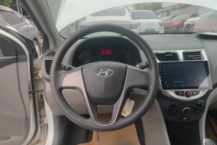 Used Hyundai Verna (older generation) 2014 1.4L Manual Smart GLS Trim Steering Wheel