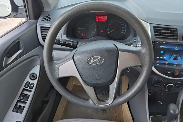 Used Hyundai Verna (older generation) 2014 1.4L Automatic Smart GLS Steering Wheel