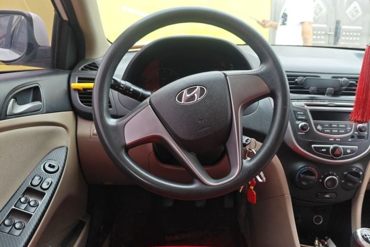 Used Hyundai Verna (older generation) 2014 1.4L Manual Smart GLS Trim Steering Wheel