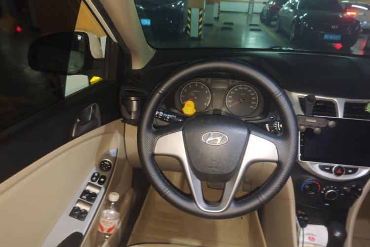 Used Hyundai Verna (older generation) 2014 1.4L Automatic Smart GLS Steering Wheel