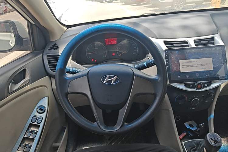 Used Hyundai Verna (older generation) 2014 1.4L Manual Smart GLS Trim Steering Wheel
