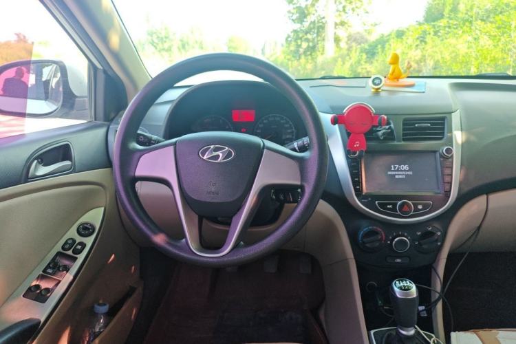 Used Hyundai Verna (older generation) 2014 1.4L Manual Smart GLS Trim Steering Wheel