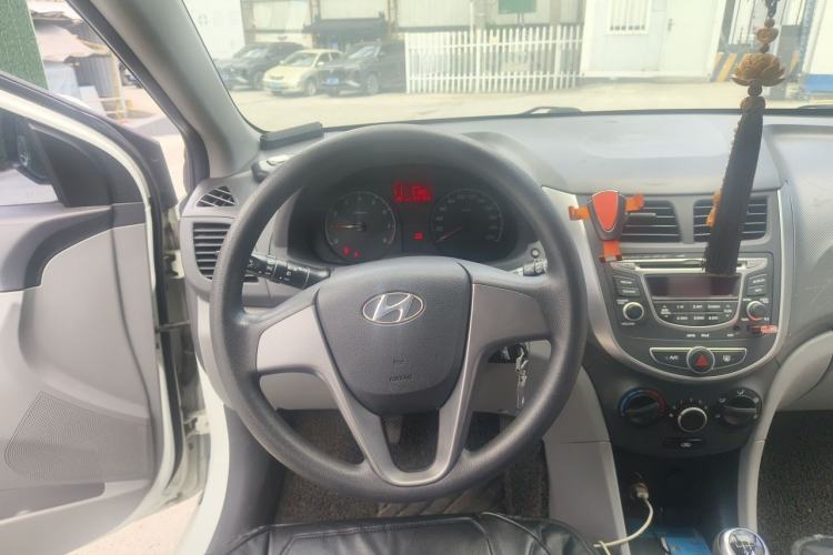 Used Hyundai Verna (older generation) 2014 1.4L Manual Smart GLS Trim Steering Wheel