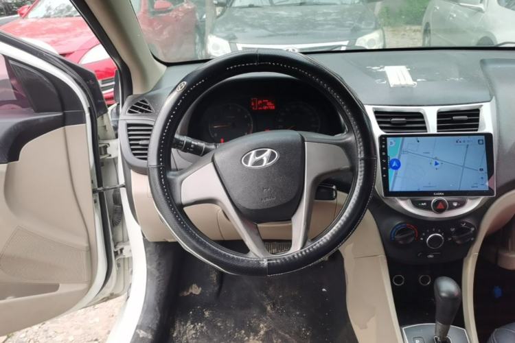 Used Hyundai Verna (older generation) 2014 1.4L Automatic Smart GLS Steering Wheel