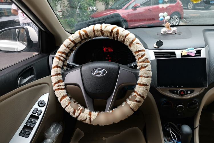 Used Hyundai Verna (older generation) 2014 1.4L Automatic Smart GLS Steering Wheel