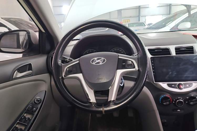 Used Hyundai Verna (older generation) 2014 1.4L Manual Smart GLS Trim Steering Wheel