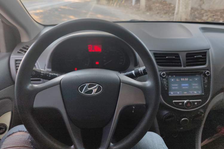 Used Hyundai Verna (older generation) 2014 1.4L Manual Smart GLS Trim Steering Wheel
