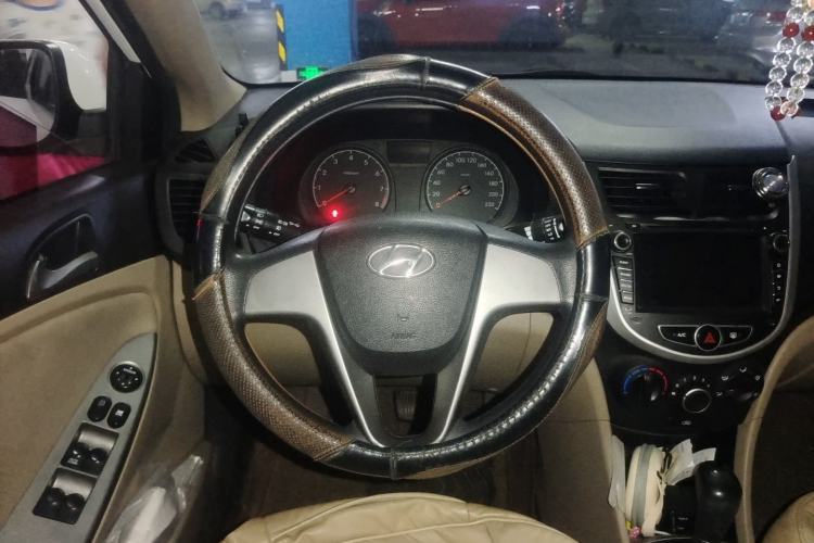 Used Hyundai Verna (older generation) 2014 1.4L Automatic Smart GLS Steering Wheel