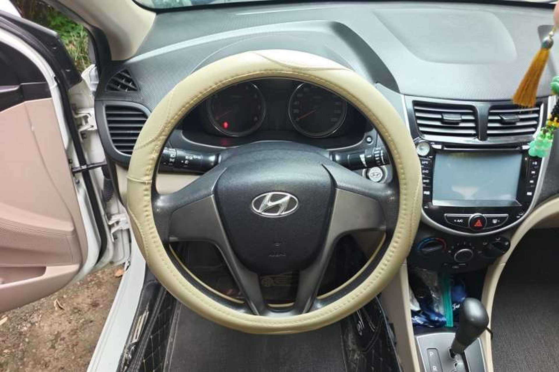 Used Hyundai Verna (older generation) 2014 1.4L Automatic Leading-Edge GLX Steering Wheel