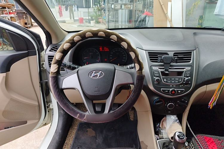 Used Hyundai Verna (older generation) 2014 1.4L Manual Smart GLS Trim Steering Wheel
